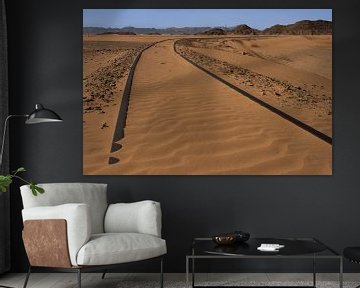 Ligne ferroviaire abandonnée dans le désert du Wadi Rum sur Sander Groenendijk