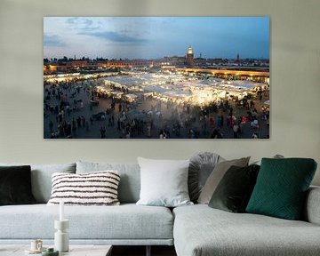 Panorama Djeema-el-fna markt Marrakech Marokko van Keesnan Dogger Fotografie