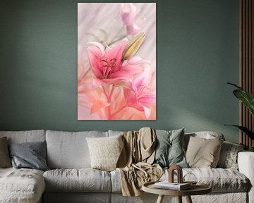 Dromerige Roze Lelies. Pastel  Stilleven in Digital Art van Alie Ekkelenkamp