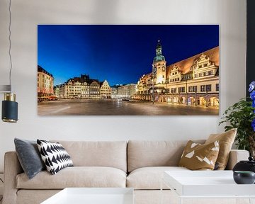 Het oude stadhuis op de markt in Leipzig bij nacht