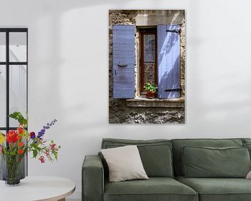 Fliederfarbene Fensterläden in Frankreich von Peter Bartelings