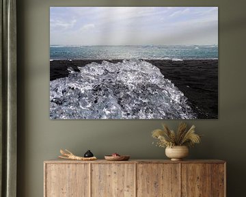 Eisberge die am schwarzen Diamanten Strand auf Island schmelzen von MPfoto71