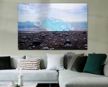 IJsbergen smelten op het zwarte diamantstrand in IJsland van MPfoto71