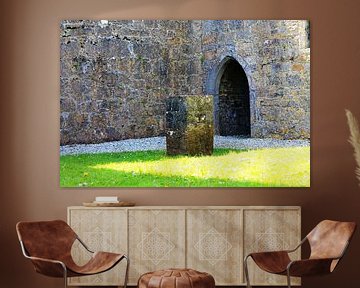 Binnenplaats Rosserk Abbey Ierland van Yria Meijer