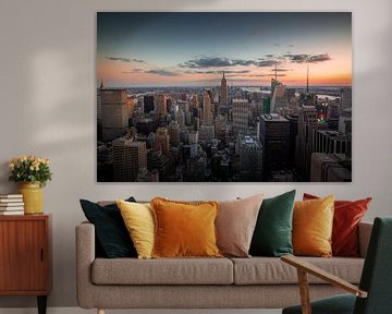 Sonnenuntergang in New York City mit Blick auf das Empire State Building von Thea.Photo