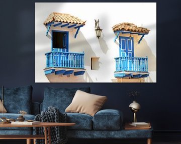 Koloniale blauwe balkons in Cartagena de Indias, Colombia van Carolina Reina