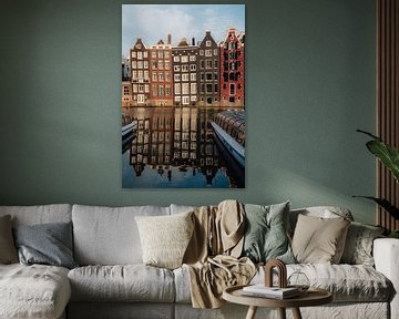 Maisons du canal sur le Damrak d'Amsterdam à l'heure dorée sur Thea.Photo