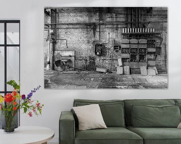Zwart-wit foto van een oude DDR-fabriek van Animaflora PicsStock