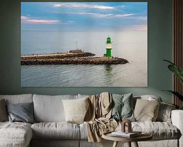 Pier aan de Oostzeekust in Warnemünde bij avond