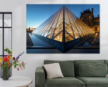 Louvre piramide in de avond van Jacob Kooistra