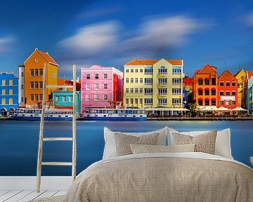 Curaçao in het Caribisch gebied met de kleurrijke huizen van Willemstad. van Voss fotografie