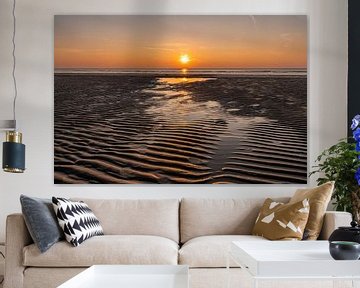 Zonsondergang strand met weerspiegeling van Dafne Vos