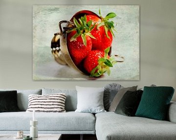 Strawberries in a silver bowl van Roswitha Lorz