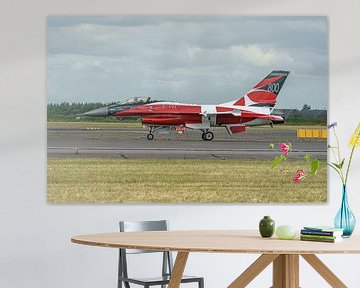 Dänisches F-16 Solo Display Team 2022 "Dannebrog". von Jaap van den Berg