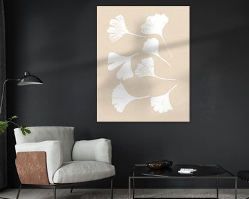 Ginkgo bladeren op licht beige. Moderne botanische minimalistische kunst. van Dina Dankers
