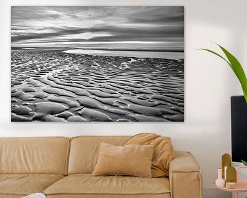 Strand mit Formen und Mustern bei Sonnenuntergang von eric van der eijk