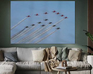 Red Arrows et Black Eagles pendant RIAT 2022. sur Jaap van den Berg