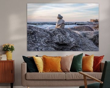 Klein kunstwerk op het strand van de Oostzee van t.ART