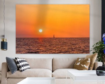 Coucher de soleil sur la mer, un voilier à l'horizon sur Sabine Schemken