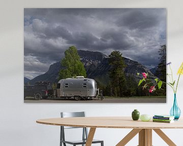 Airstream Caravan in Berglandschap.