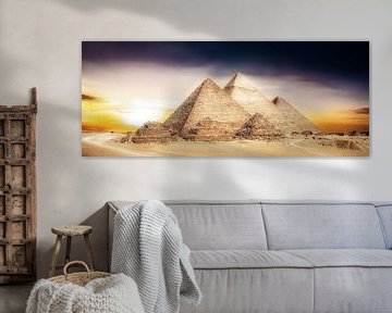 Sonnenuntergang in Ägypten. Die großen Pyramiden von Gizeh von Günter Albers