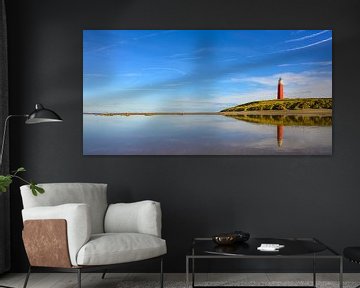 Texel vuurtoren panorama op het strand met een een weerspiegeling van Sjoerd van der Wal