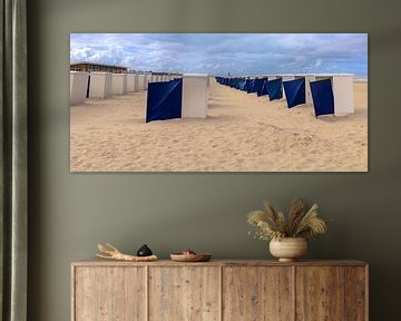 Ikonische Strandhäuser am Strand von Katwijk, Südholland.