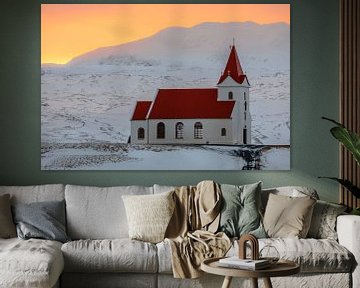 Kerkje bij ondergaande zon in Snaefellsnes (IJsland)
