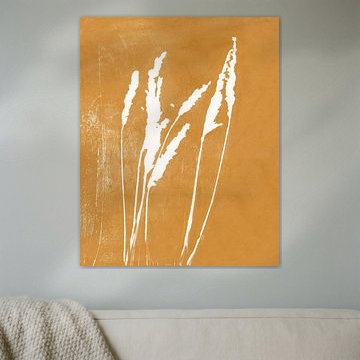 Gras in wit op okergeel. Moderne botanische kunst van Dina Dankers