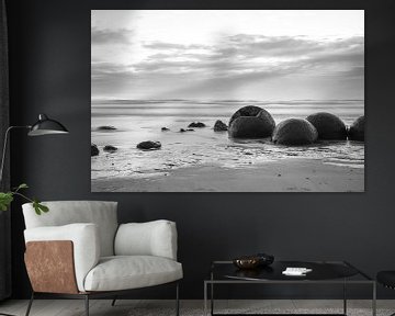 Zee landschap in Nieuw Zeeland in zwart wit van Kirsten van der Zee