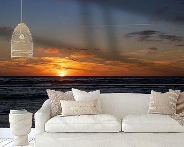 Flut bei Sonnenuntergang am Strand