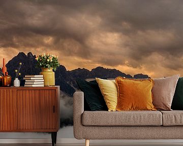 Donderwolken tijdens zonsondergang in de bergen | Oostenrijk, Zwitersland, Italie van Sjaak den Breeje