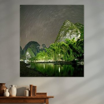 Sternspuren über dem Karstgebirge Yangshuo (China )
