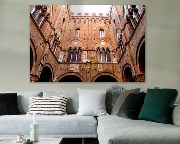 Binnenplaats van Palazzo Pubblico, het Gotische stadhuis van Siena, Toscane, Italie, Europa van WorldWidePhotoWeb