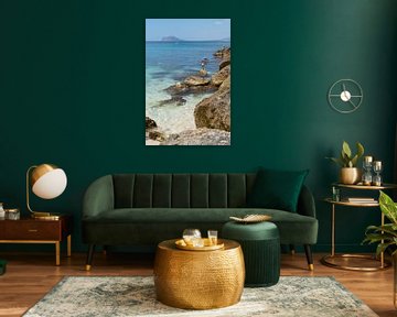 Turquoise zeewater en rotsen in Calpe 2 van Adriana Mueller