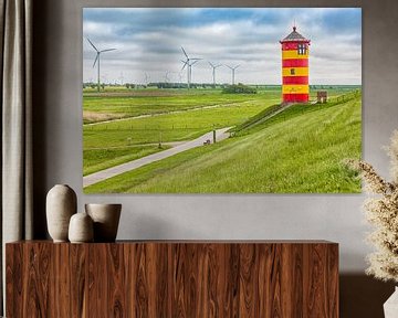 Der Pilsumer Leuchtturm an der Nordseeküste Deutschlands. von Jan Schneckenhaus