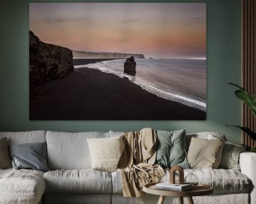 Kirkjufjara IJsland zwarte zand strand van Leon Brouwer