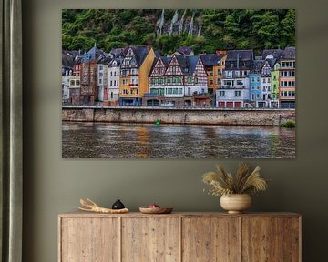 Uitzicht over de Moezel naar de oude stad Cochem van Jan Schneckenhaus