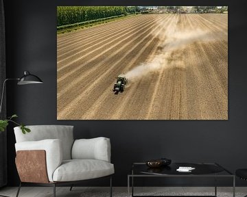 Agriculture with tractor on arable land in the Hoeksche Waard by Vivo Fotografie