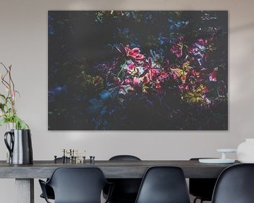 schilderij achtige foto van bijna uitgebloeide tulpen in een bloembed in de Keukenhof van Margriet Hulsker