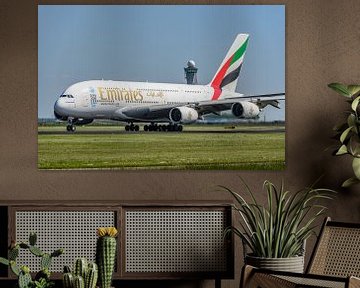 Emirates Airbus A380 (A6-EDR) vertrekt vanaf de Polderbaan. van Jaap van den Berg