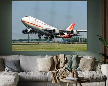 Start des Frachtflugzeugs Boeing 747-400 von Yangtze River Express. von Jaap van den Berg