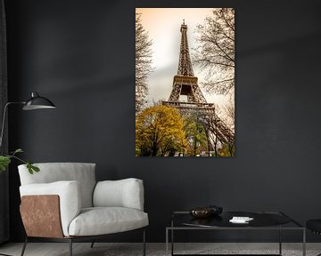 Eiffeltoren Parijs in Sepia van Mark De Rooij