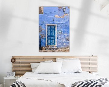 Blauwe deur in Tunesië van Bianca Kramer