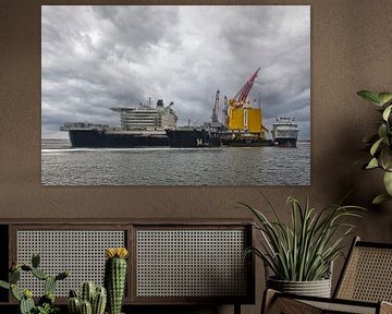 de Pioneering Spirit op Maasvlakte 2 van Tilly Meijer