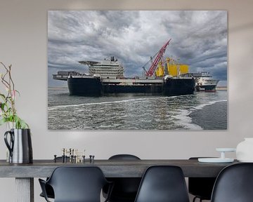 de Pioneering Spirit op de Maasvlakte 2 van Tilly Meijer