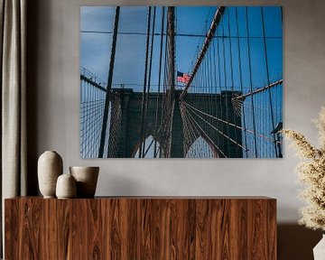 Amerikanische Flagge auf der Brooklyn Bridge | NYC von Kwis Design