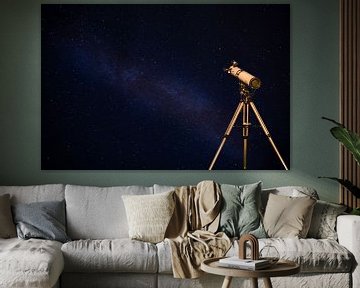 Telescoop met een sterrenhemel van de Melkweg op de achtergrond van Animaflora PicsStock