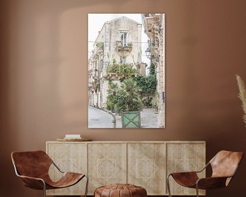 Groene planten in een straat op Sicilië in Italië van Photolovers reisfotografie