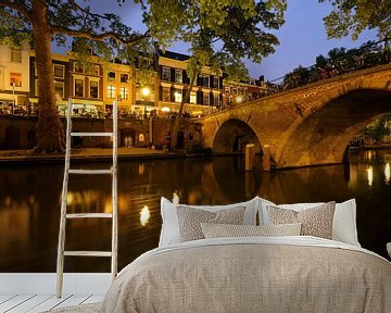 Oudegracht in Utrecht met Weesbrug van Donker Utrecht